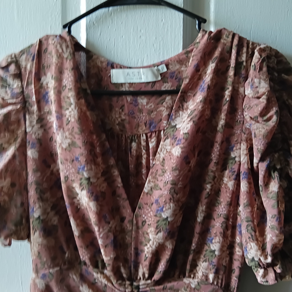 Floral Ruched Dress - Picture 2 of 4